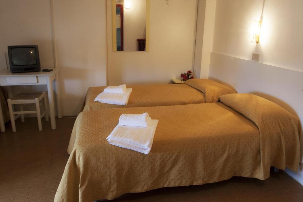 Residence Poggio Al Lago Sirmione Room photo